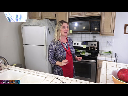 ❤️ Madrastra ordeñándole en la cocina antes de su cita ️❌ Video de porno de calidad en es.filmepornonline.ru ❌️